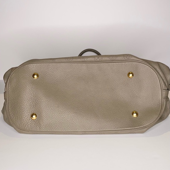 ❌❌SOLD❌❌ Louis Vuitton Mahina hobo XL - Picture 3 of 10